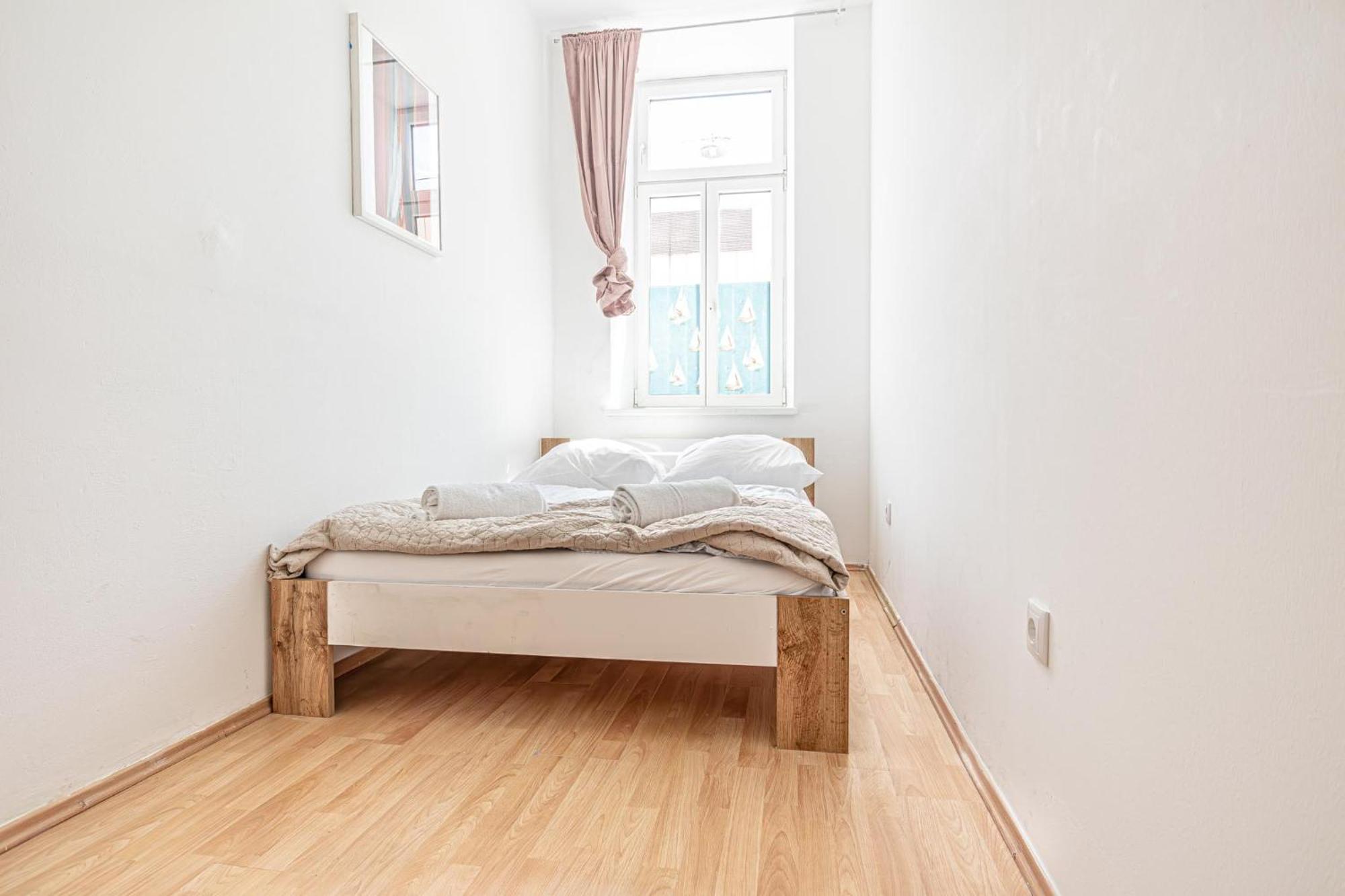 Lovely Shared 6br With Garden Near Danube & Millenium Apartment Vienna