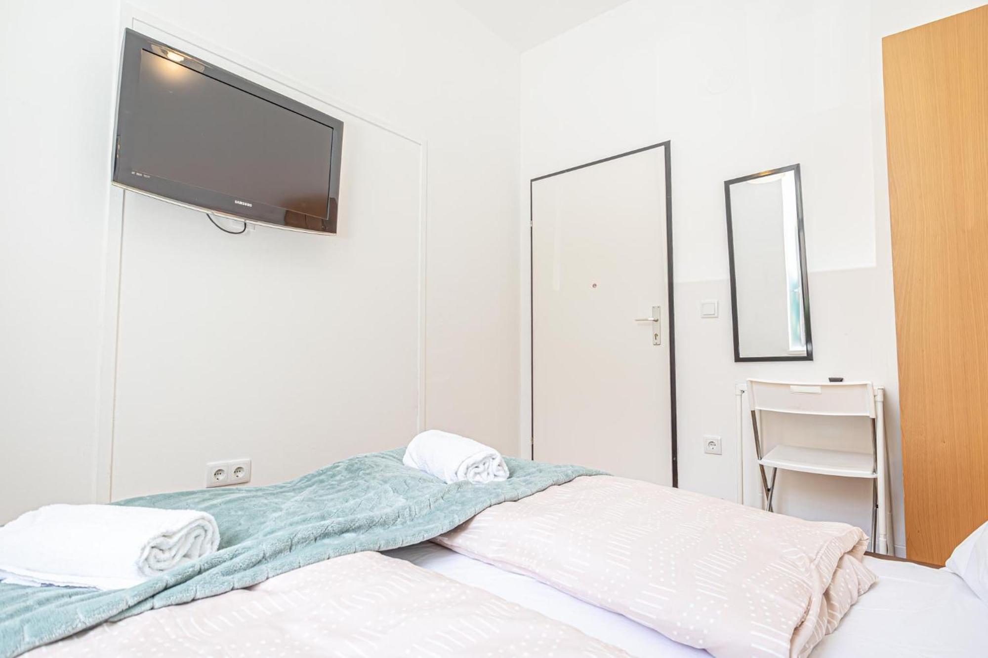 Lovely Shared 6br With Garden Near Danube & Millenium