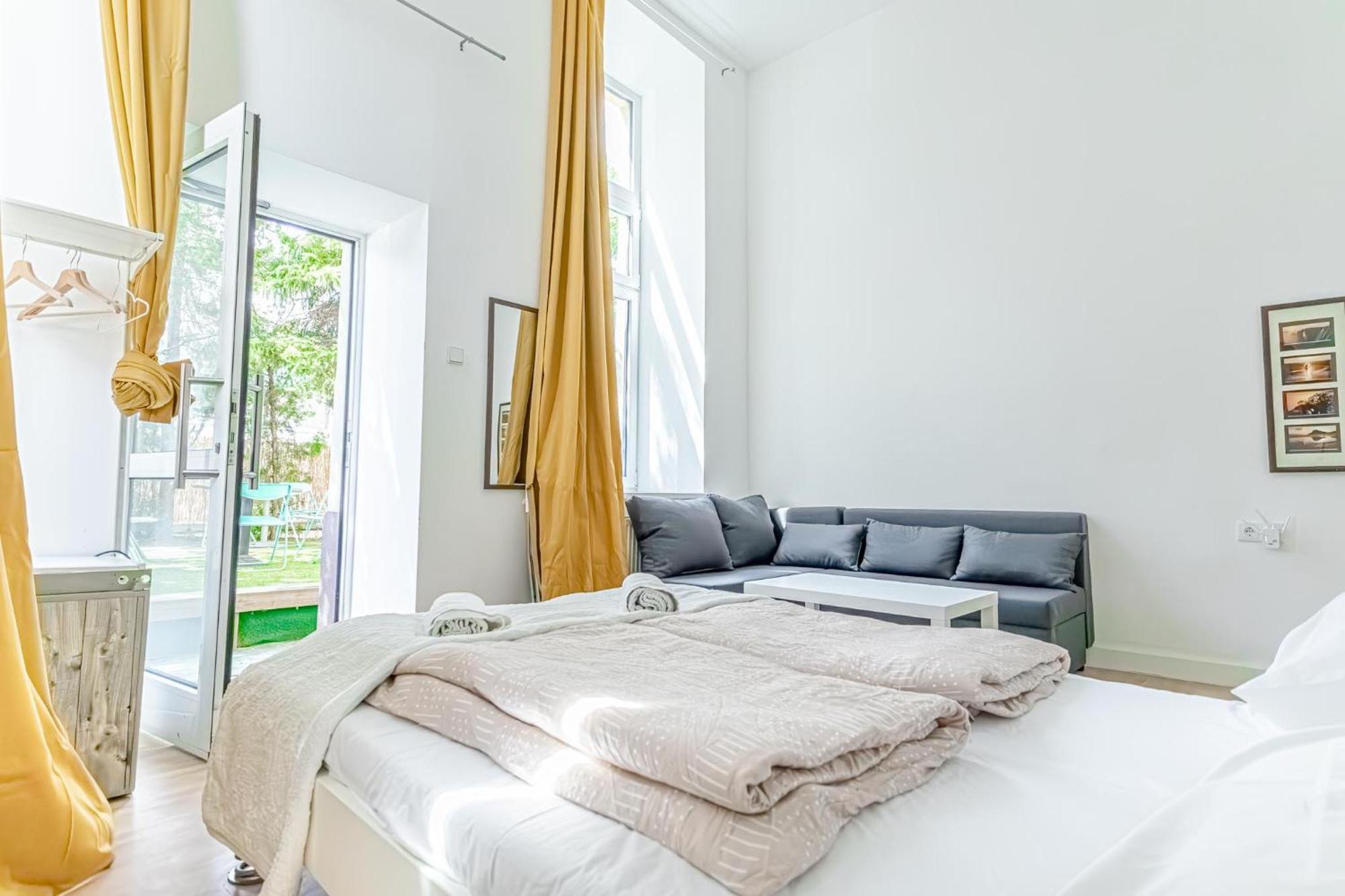 Lovely Shared 6br With Garden Near Danube & Millenium *