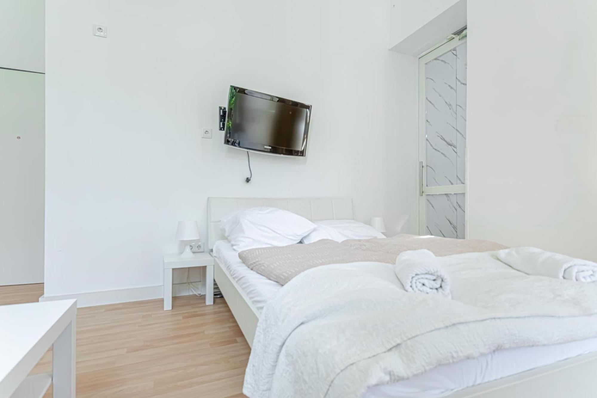 Lovely Shared 6br With Garden Near Danube & Millenium * Vienne