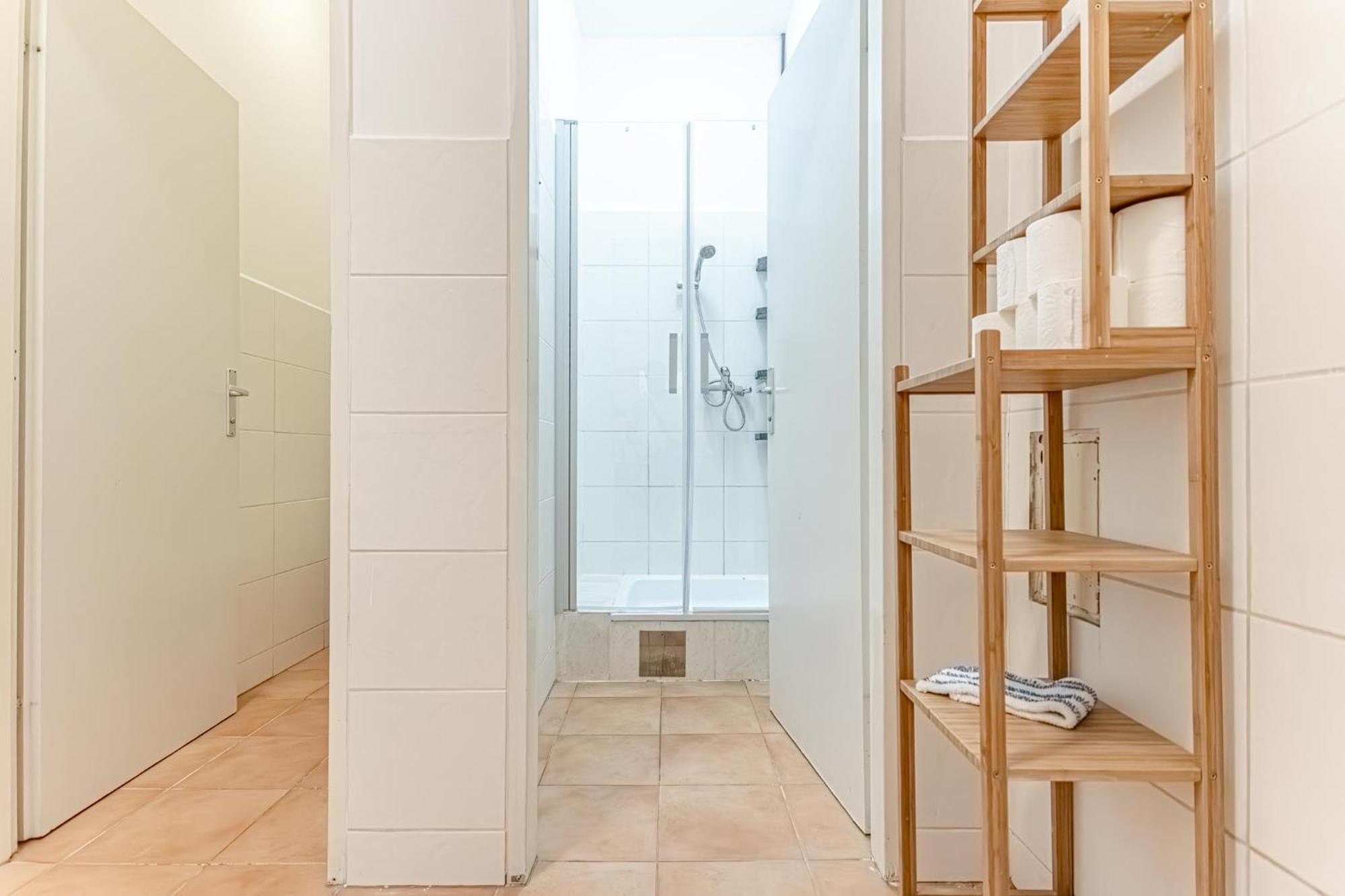 Lovely Shared 6br With Garden Near Danube & Millenium
