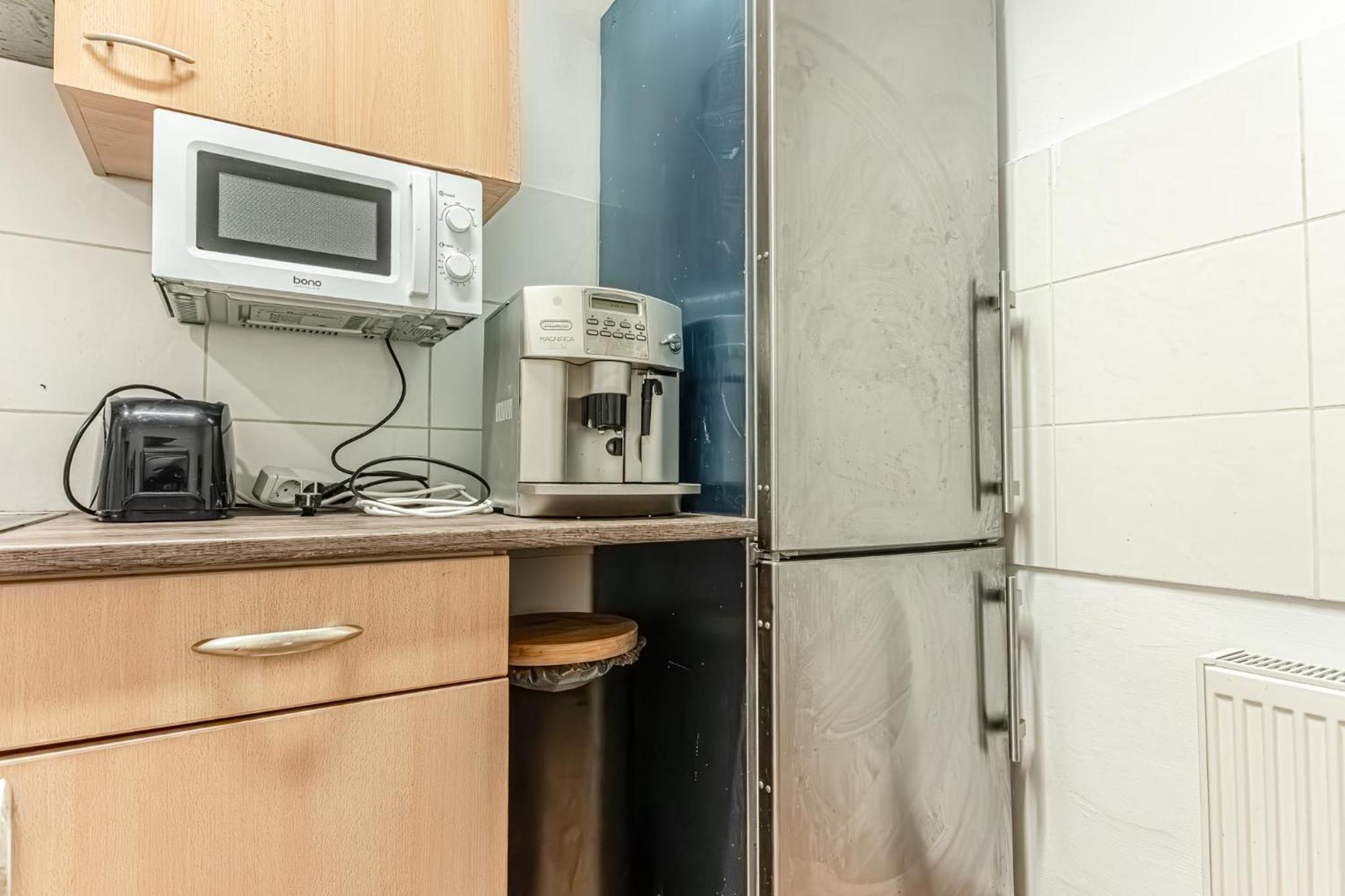 Lovely Shared 6br With Garden Near Danube & Millenium *