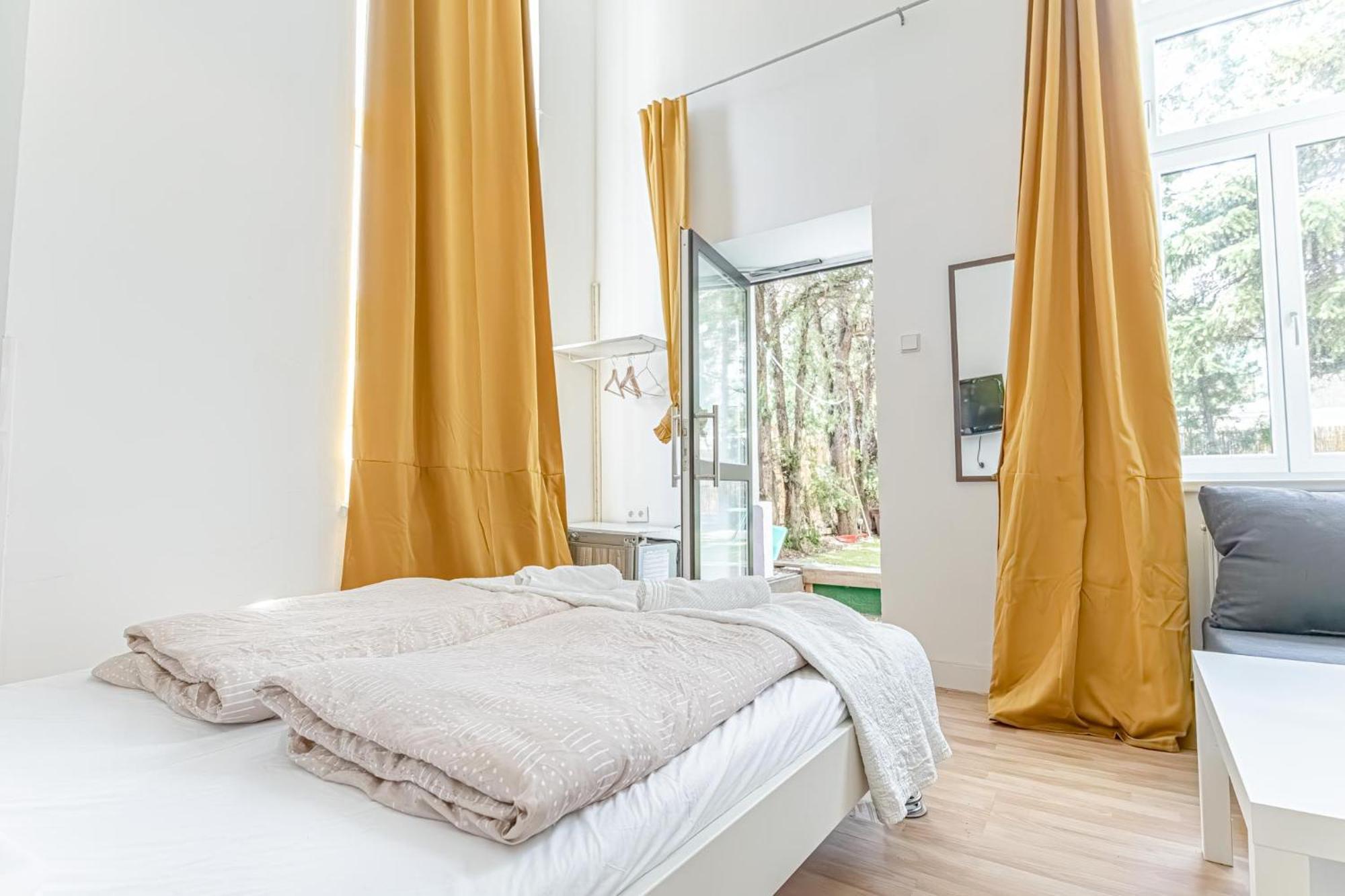 Lovely Shared 6br With Garden Near Danube & Millenium Appartement *